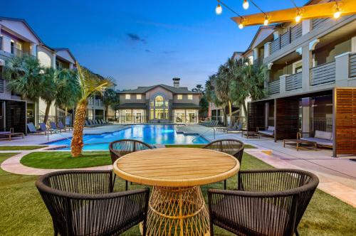 Image for Kimpton Apartments with ID of: 6541404