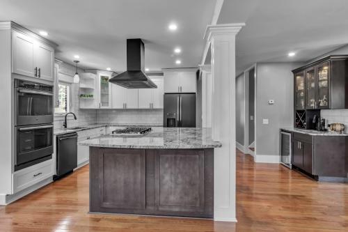 Image for ACME Cabinet Company with ID of: 6573688