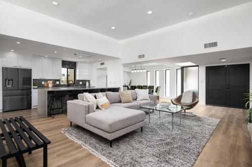 Image for Resident Real Estate with ID of: 6585058