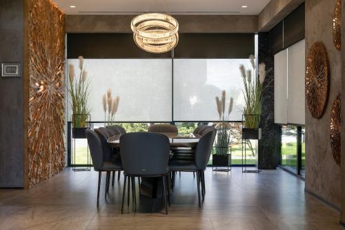 Image for Luxurious Louvers with ID of: 6640667