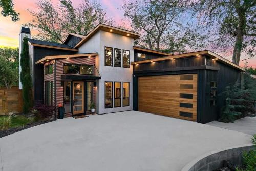 Image for TIMBER AND LOVE with ID of: 6684389