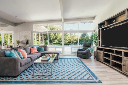 Image for Journey Hillside Tarzana with ID of: 6685367
