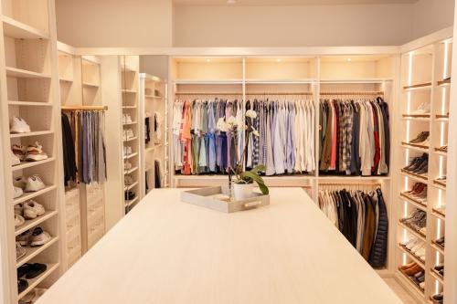Image for Closet Envy with ID of: 6725028