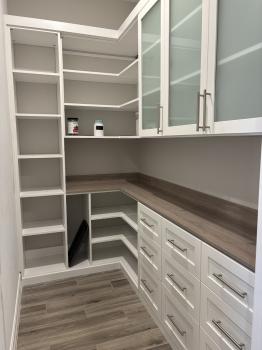 Image for Closet Envy with ID of: 6725029