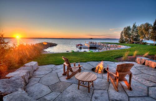 Image for Hutten & Co. Land and Shore with ID of: 6765491