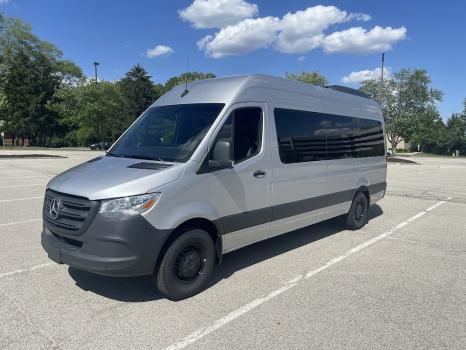 Image for Lightning Limo LLC with ID of: 6807112