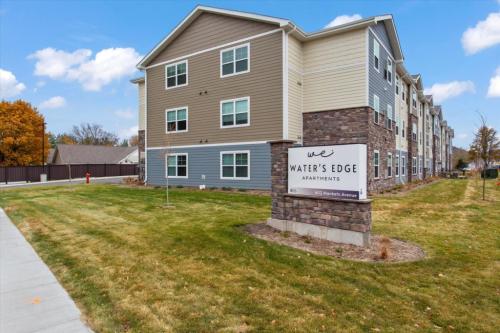Image for Water's Edge Apartments with ID of: 6810736