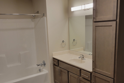 Image for Water's Edge Apartments with ID of: 6810738