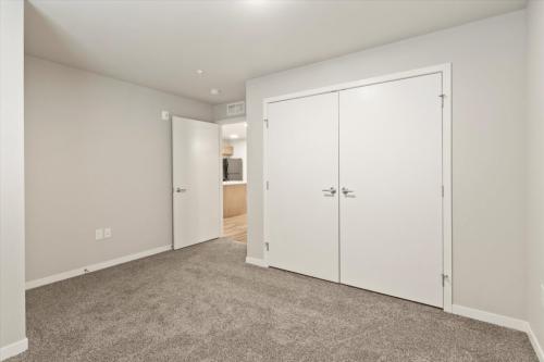 Image for Water's Edge Apartments with ID of: 6810739