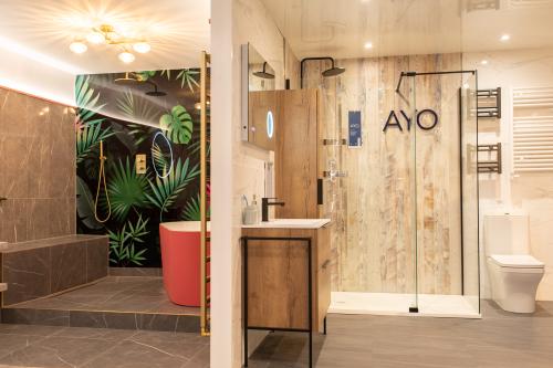 Image for Distinct Bathrooms with ID of: 6849702