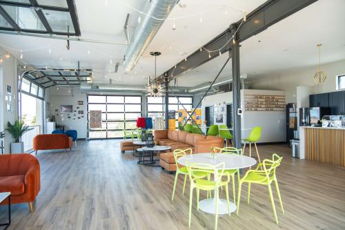 Image for Happy Crew Coffee House with ID of: 6867359