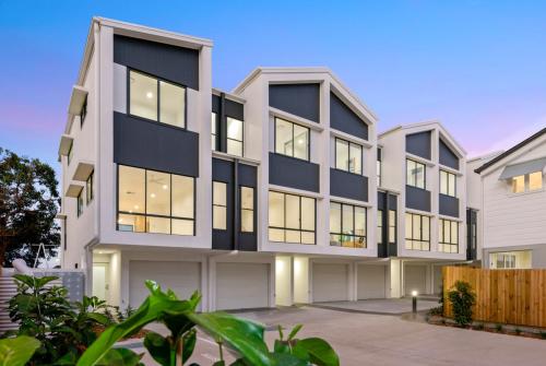 Image for Assured Management Limited with ID of: 6915504