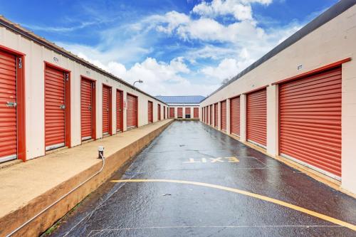 Image for Curio Storage Oak Hill Austin with ID of: 6935636