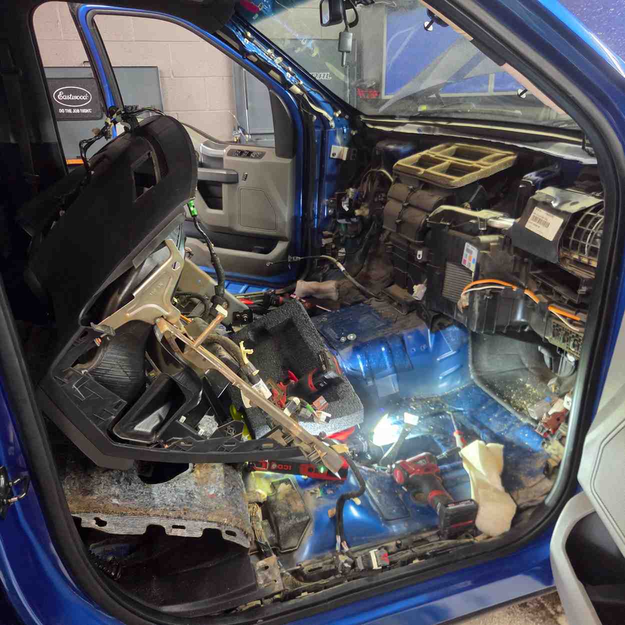 Image for Wrench and Ratchet Auto Care with ID of: 6951304