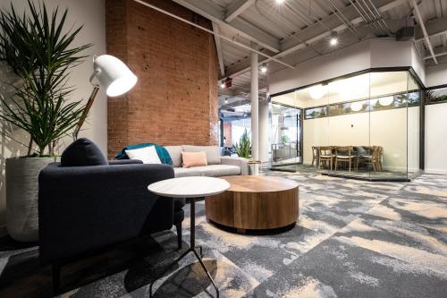 Image for Common Desk - West End with ID of: 6964644