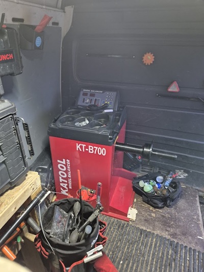 Image for Redneck Roadside Tech with ID of: 6987936