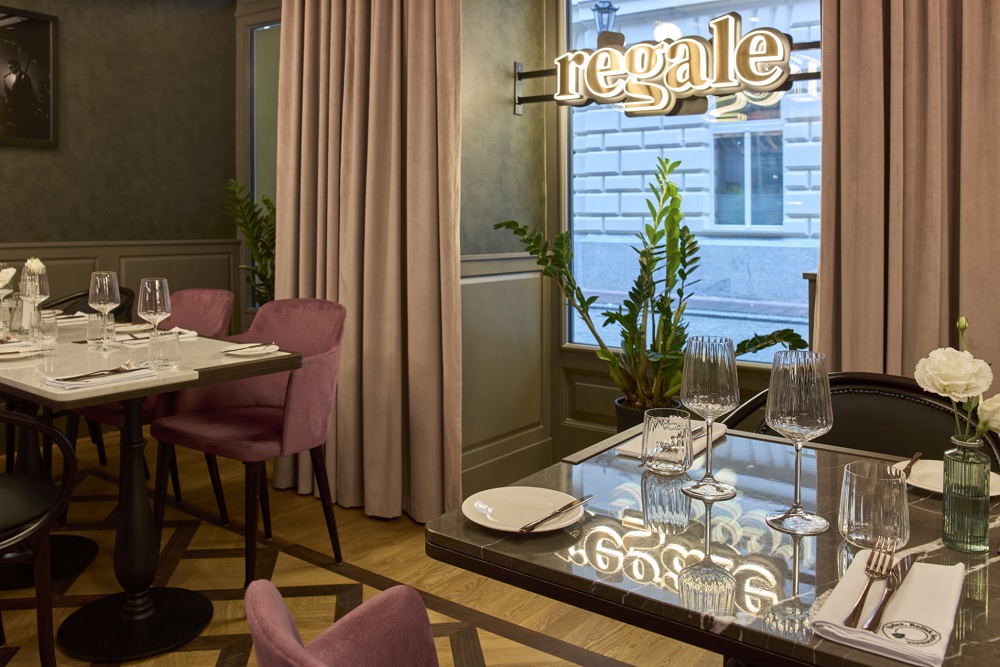 Image for Regale Bar & Restaurant with ID of: 7003042