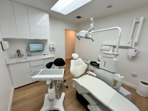 Image for Dentique with ID of: 6932190