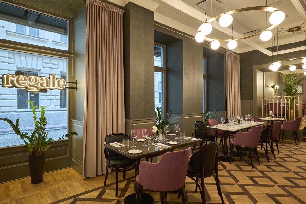 Image for Regale Bar & Restaurant with ID of: 7003022