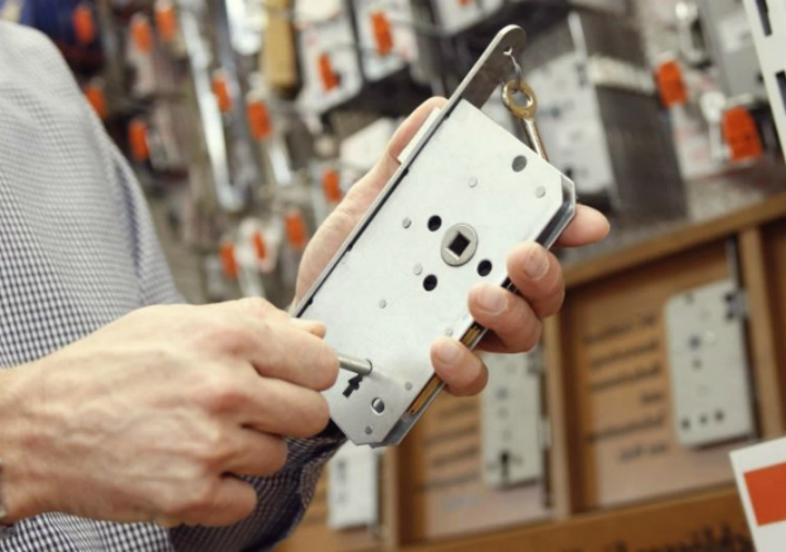 Image for Gold Locksmith G with ID of: 916344